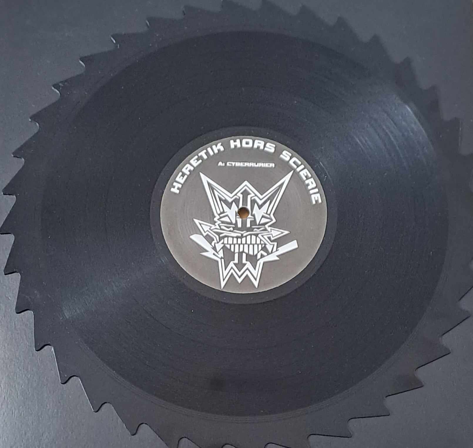 Heretik HS 66 - vinyle electro
